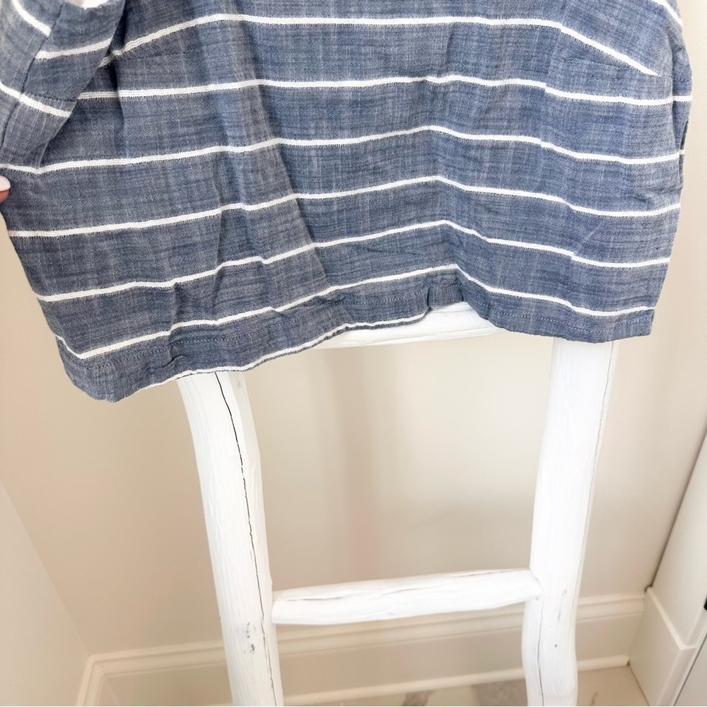 Universal Thread Chambray Striped Split Back Cropped Top Size Medium - Picture 6 of 10